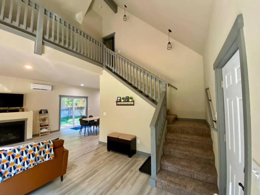 New Modern Cabin! 5Mi To Mt Rainier National Park! Hot Tub & Wifi แอชฟอร์ด ภายนอก รูปภาพ