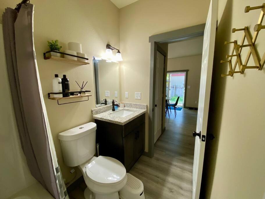 New Modern Cabin! 5Mi To Mt Rainier National Park! Hot Tub & Wifi แอชฟอร์ด ภายนอก รูปภาพ